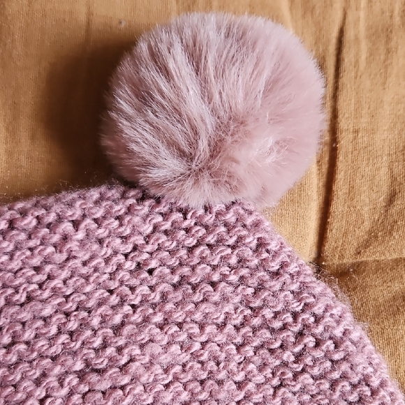 Charming Lilac Chunky Knit Hat and Booties Set for Kids - Picture 3 of 12